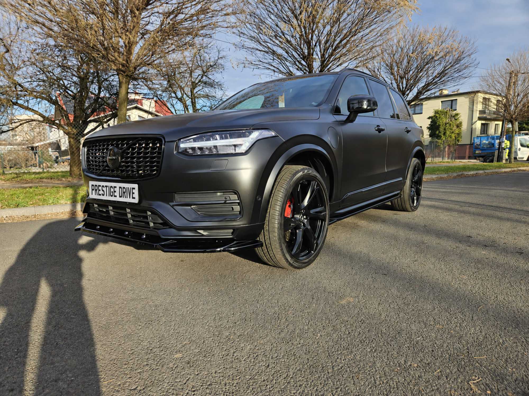 Volvo XC90 Prestige Drive ujęte pod kątem od przodu, na zewnątrz.