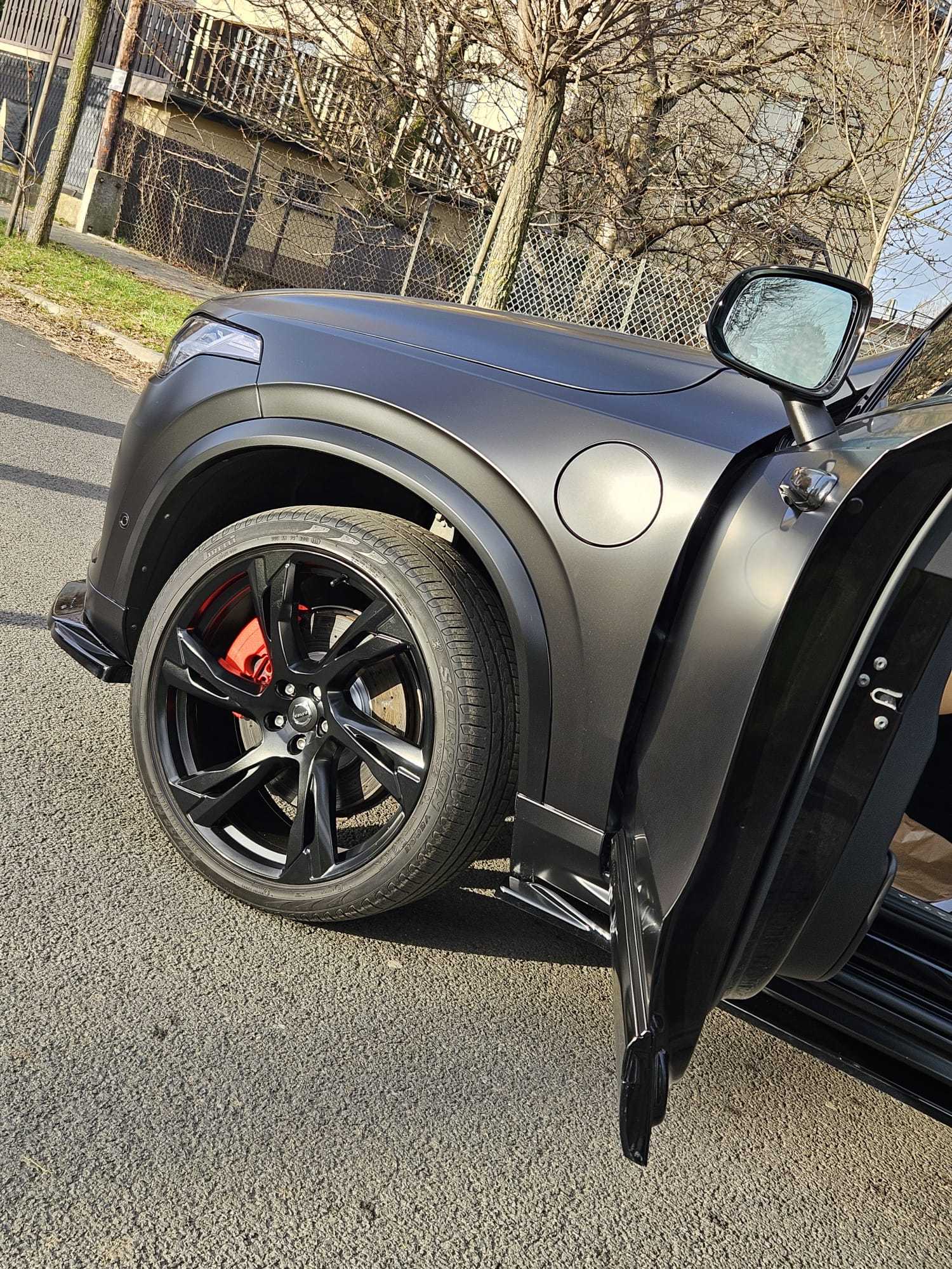 Detal felgi i opony Volvo XC90 Prestige Drive.